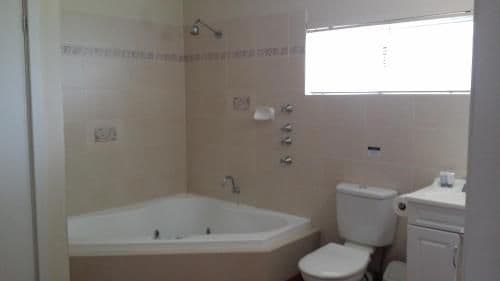 Two-Bedroom Chalet with Spa Bath