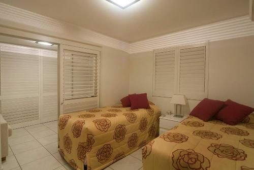 Commodore Apartments3