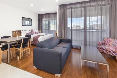 City Edge Dandenong Apartment Hotel3