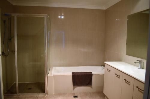 Griffith Prestige Apartments3