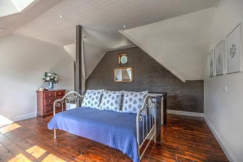 Four-Bedroom House - Evanslea House