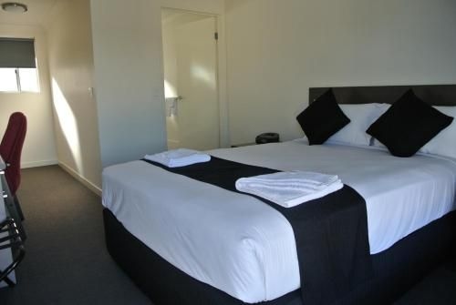Dooley's Tavern & Motel Springsure0