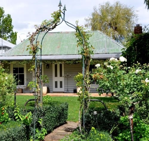 Drayshed cottage0
