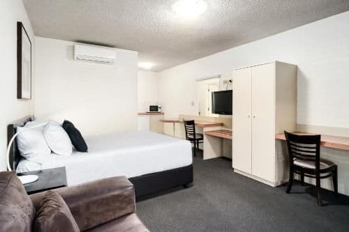 Deluxe Queen Room