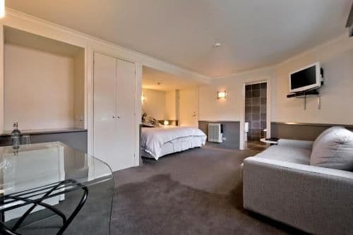 Deluxe King Suite