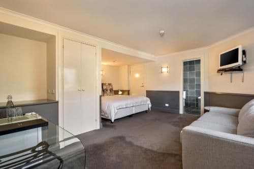 Deluxe King Suite