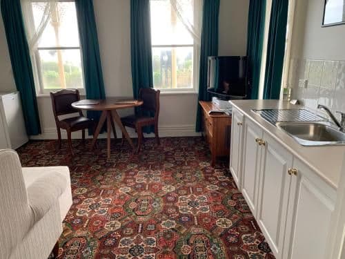 Deluxe King Suite