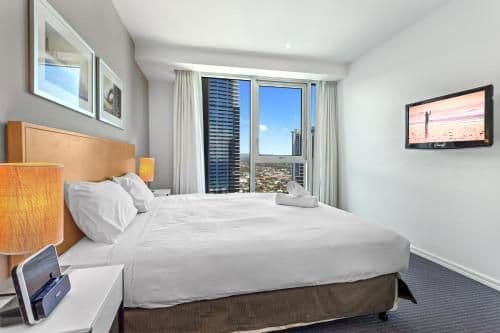 Three bedroom, two bathroom level 31 ocean view