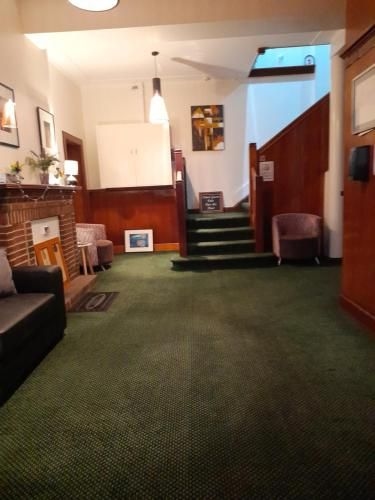 โรงแรมเอ็กซ์เชนจ์ กูล์เบิร์น (Exchange Hotel Goulburn)1
