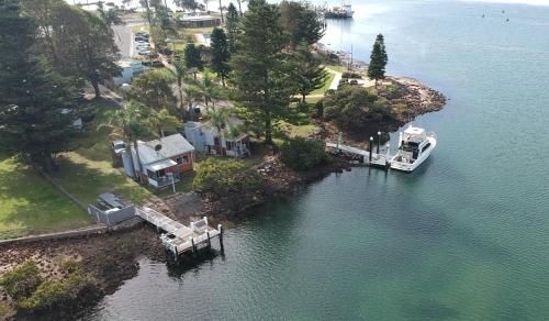 Waterfront Cottages0
