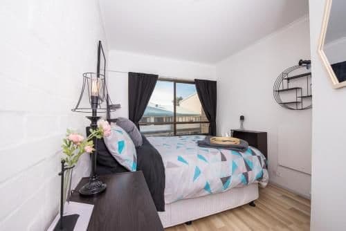 Apartment with Lake View