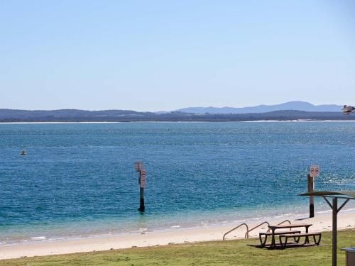 1 'Little Hut', 20 Kurrawa Close - Spectacular Water Views, NBN & Air Conditioned (1 Little Hut 20 Kurrawa Close - Spectacular Water Views NBN & Air Conditioned)2