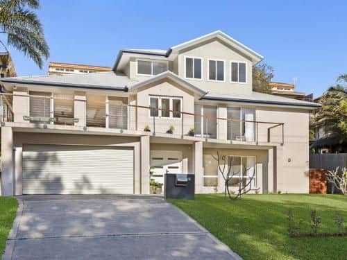 Luxurious Lake House Luxurious Lake House