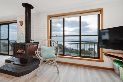 Granite Beach House0