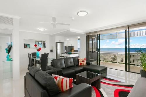 Cairns Luxury Seafront Apartment0