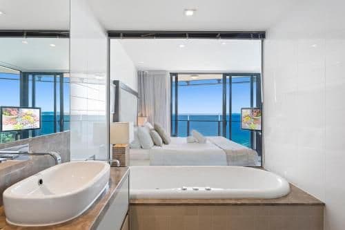 Three bedroom, two bathroom level 39 ocean view