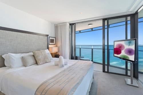 Three bedroom, two bathroom level 39 ocean view