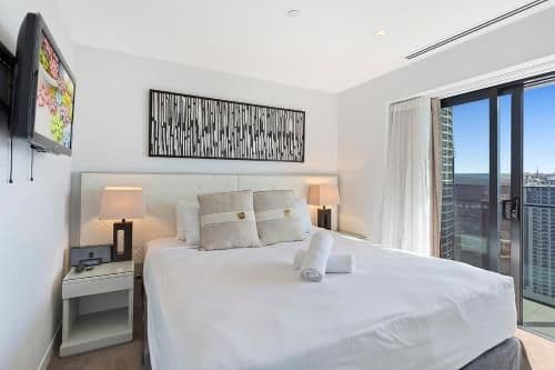 Three bedroom, two bathroom level 39 ocean view