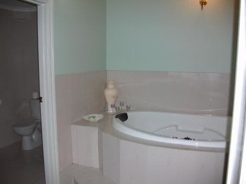 Studio with Spa Bath