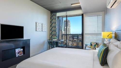 Oaks Melbourne on William Suites3