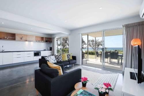 Deluxe Three-Bedroom Apartment With Balcony - Ocean View