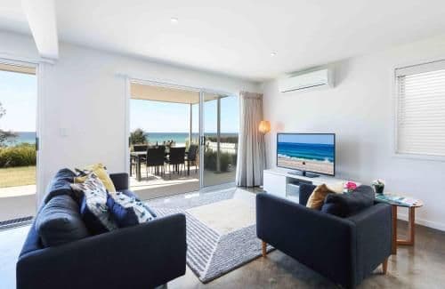Deluxe Three-Bedroom Apartment With Balcony - Ocean View