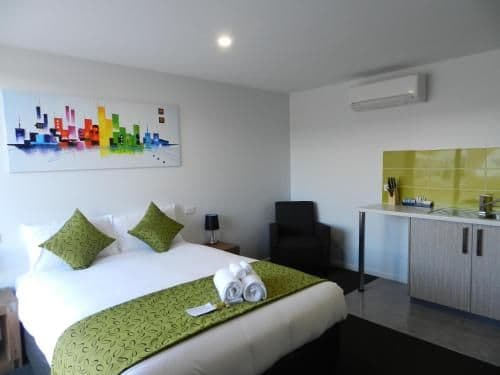 Deluxe Queen Room