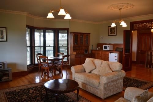 Lindsay House Homestead4