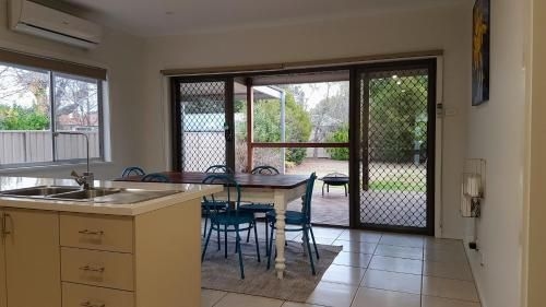 Homely Getaways - Eighth Street Mildura0