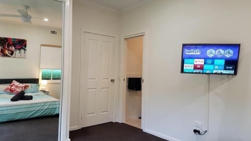 Homely Getaways - Eighth Street Mildura3