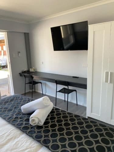 Deluxe King Room with Kitchenette