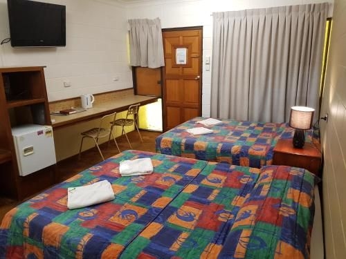 Commercial Hotel3
