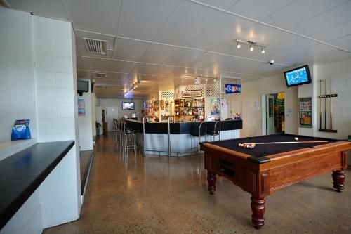 Commercial Hotel2