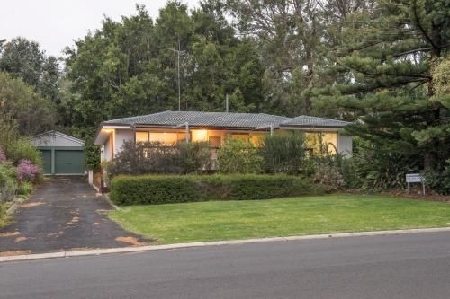 Eagle Bay Beach House0