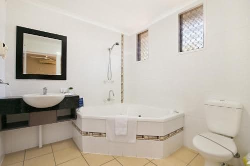 Deluxe Suite with Spa Bath
