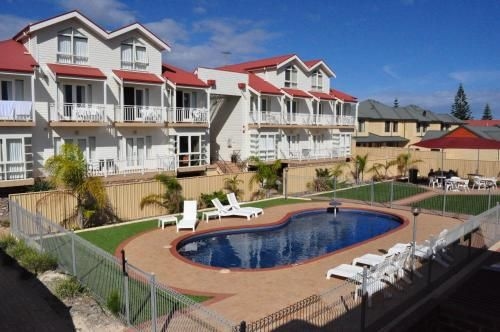 The Jetty Resort3