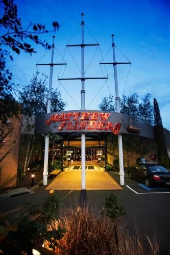 Nightcap at Matthew Flinders Hotel4