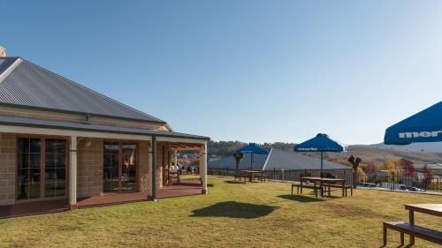 Bowen Inn Motel0