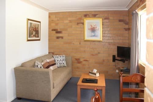 Deluxe Queen Suite