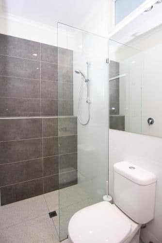 Queen Room (Shared Bathroom)