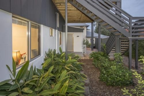 Bay View Retreat (Bay View Retreat - Stunning Ocean Views and 300 metres To Beach)1