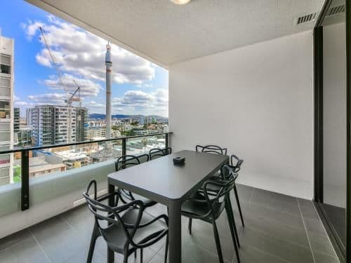 Two-Bedroom Apartment with Balcony and Mountain View