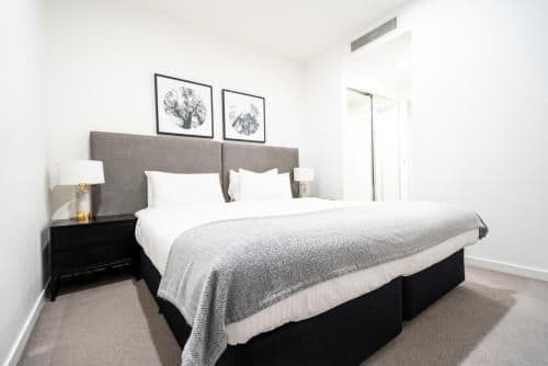 Two-Bedroom Apartment with Balcony and Mountain View