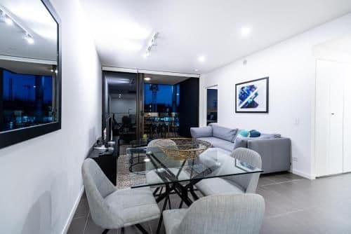 Two-Bedroom Apartment with Balcony and Mountain View