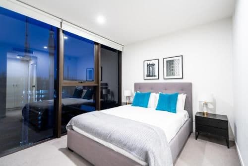 Two-Bedroom Apartment with Balcony and Mountain View