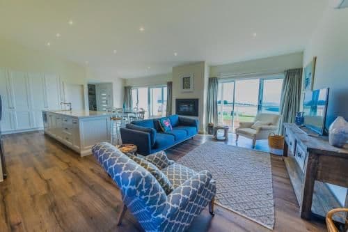 King Apartment with Sea View