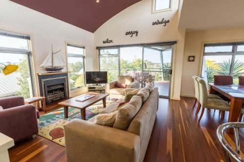 Aqua Vista - a stroll to Paynesville forshore3