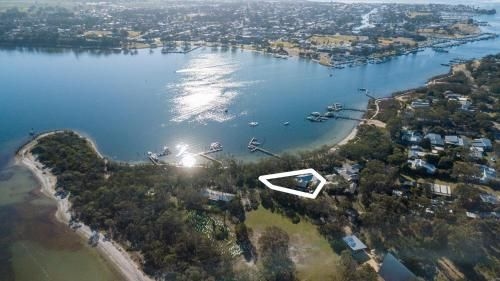 Lilys by the Lake - Raymond Island Accommodation2