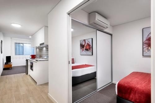 รามาดา เวโทรบลู สการ์โบโรช์บีช (Ramada Vetroblu Scarborough Beach)3