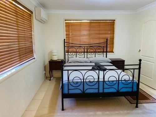 Granny flat (Granny Flat)0